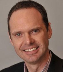 Automotive Industry (R)evolution in the Digital Age